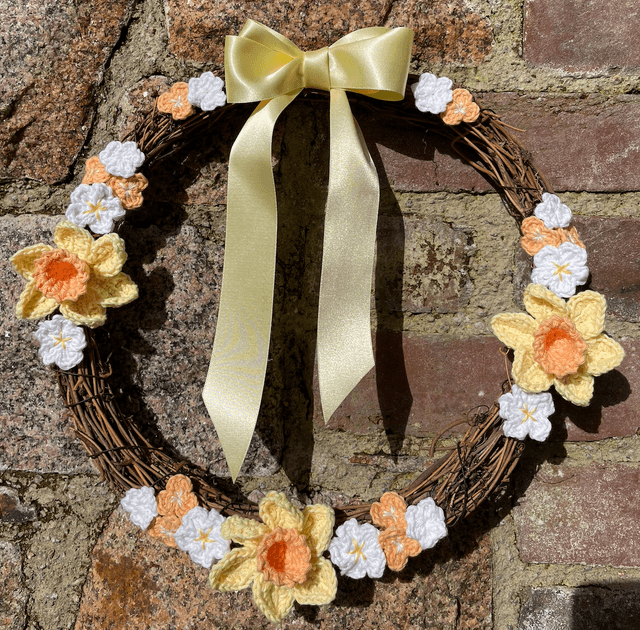 Round Easter wreath (30cm) (yellow)